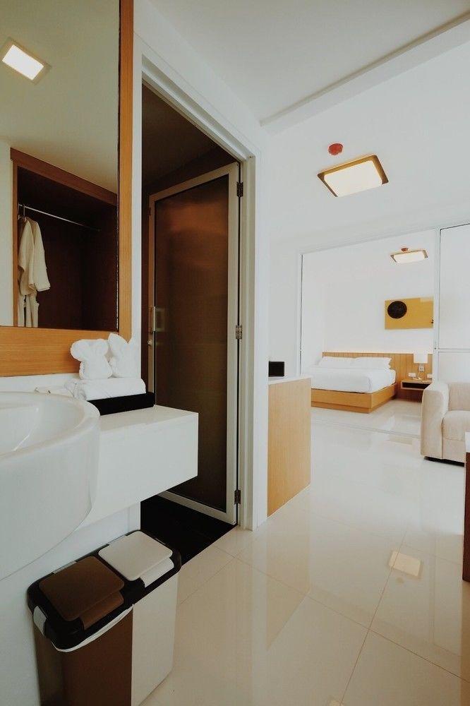 Modern Thai Suites Phuket Esterno foto