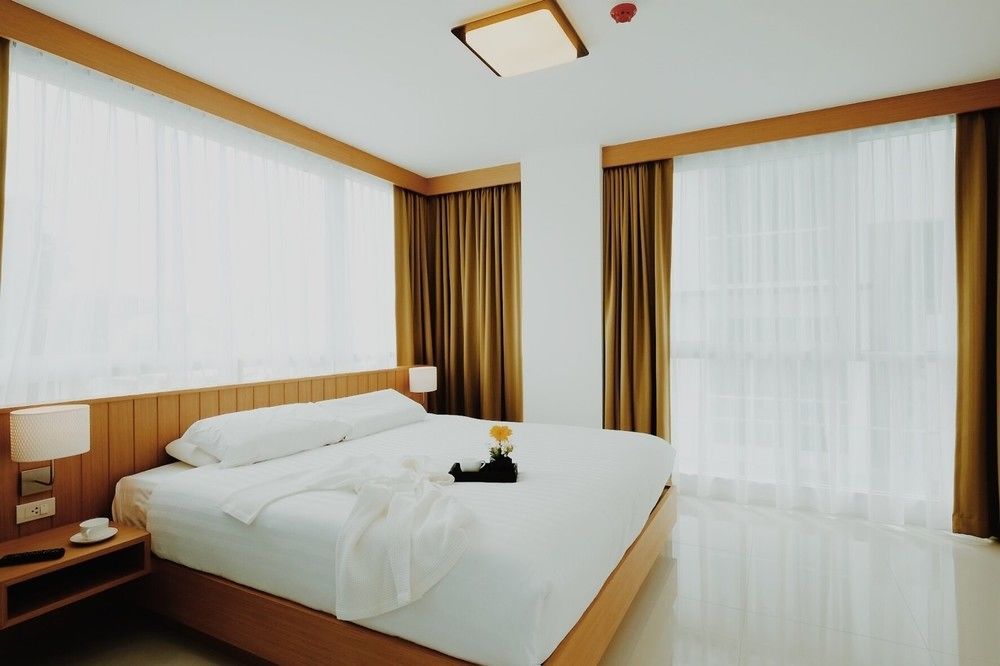Modern Thai Suites Phuket Esterno foto
