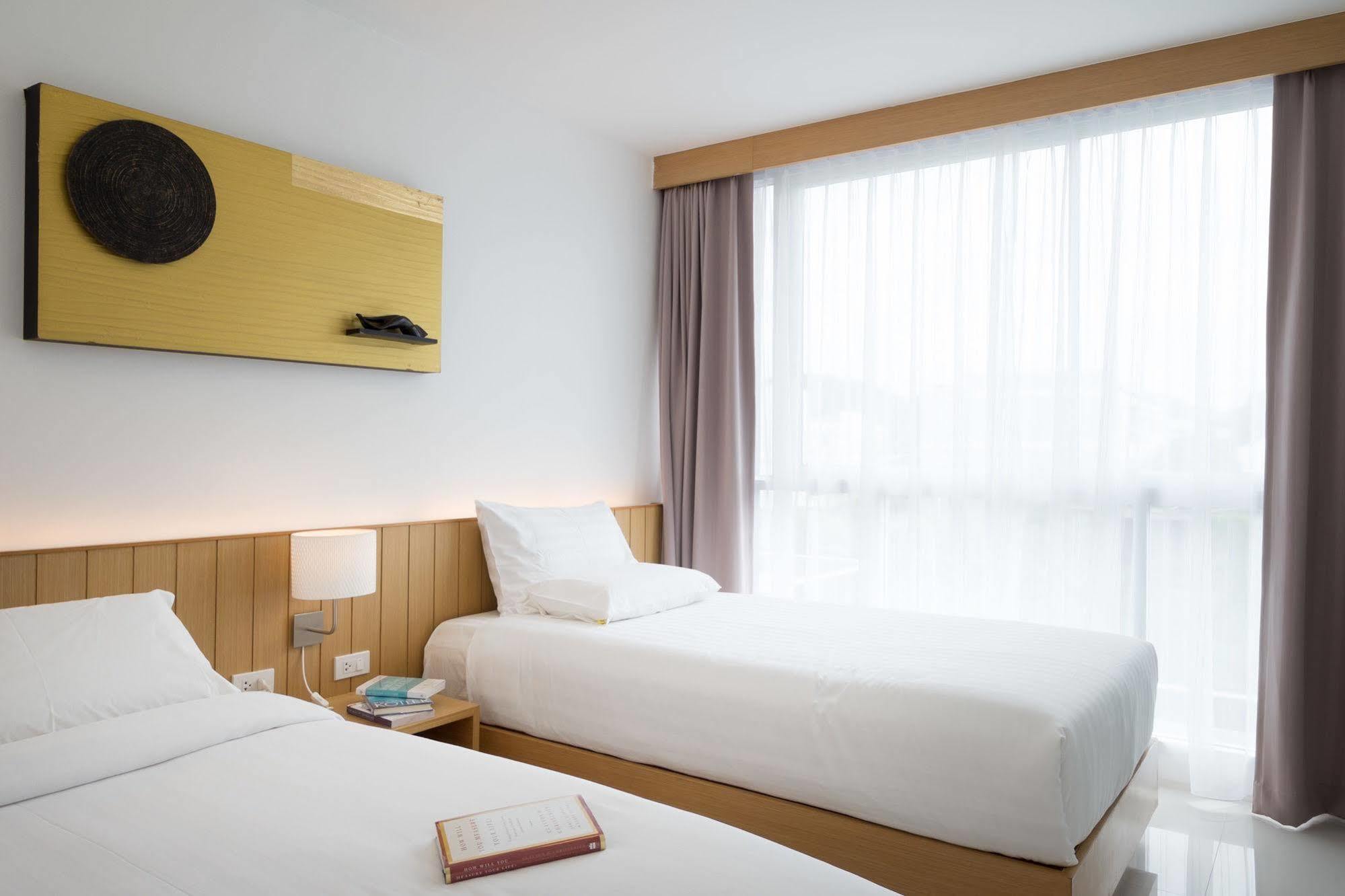 Modern Thai Suites Phuket Esterno foto