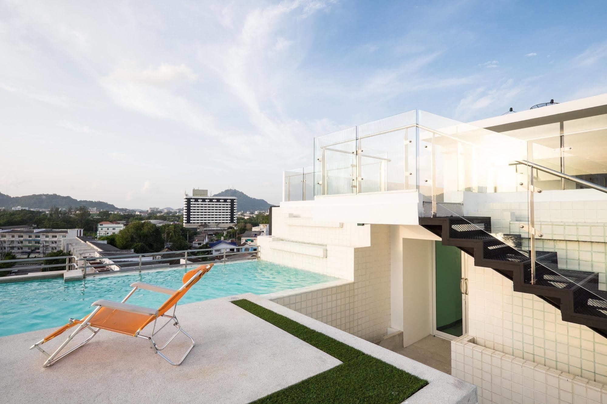Modern Thai Suites Phuket Esterno foto