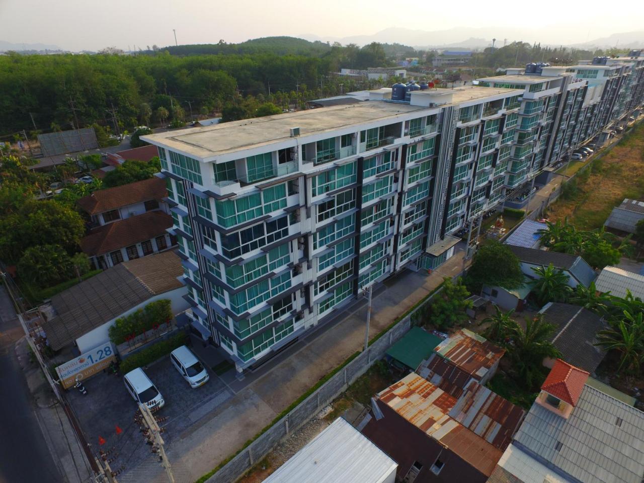 Modern Thai Suites Phuket Esterno foto